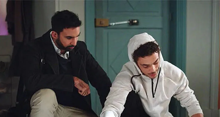 Plus belle la vie (spoilers) : la chute de Gabriel, Laëtitia en larmes, le traquenard des Belesta Plus belle la vie (spoilers) : la chute de Gabriel, Laëtitia en larmes, le traquenard des Belesta