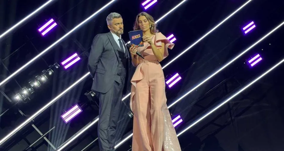 Olivier Minne et Laury Thilleman maîtres de cérémonie de l’Eurovision junior 2023