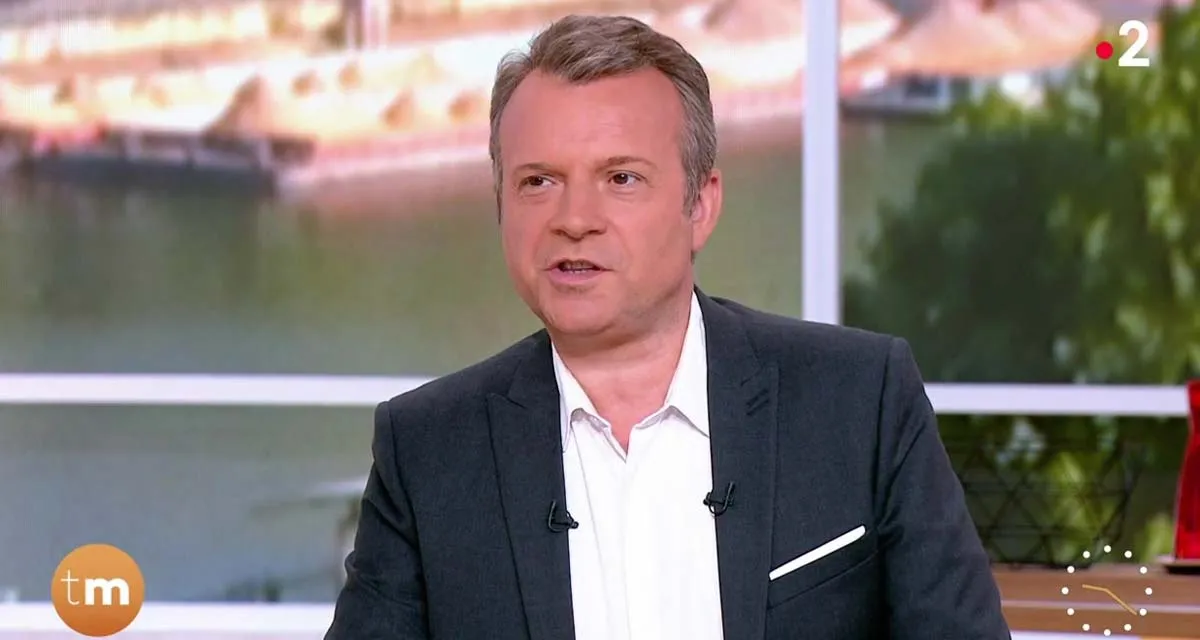 Télématin : Anicet Mbida parti, le cadeau empoisonné d’Axel de Tarlé à Thomas Sotto sur France 2 Télématin : Anicet Mbida parti, le cadeau empoisonné d’Axel de Tarlé à Thomas Sotto sur France 2