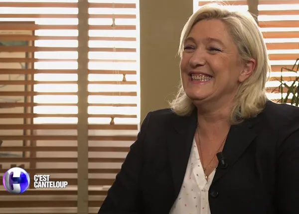 C’est Canteloup : après les 50 nuances de Grey 2 avec Angela Merkel, Marine Le Pen amuse le public de TF1