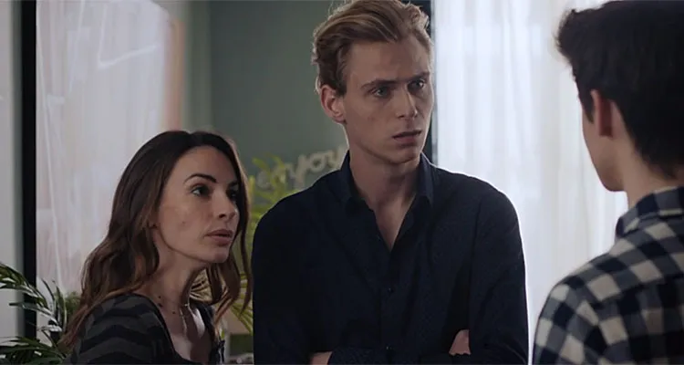 Demain nous appartient (spoiler) : Louise bascule avec Sofia, Sacha dévisagé... semaine explosive sur TF1 Demain nous appartient (spoiler) : Louise bascule avec Sofia, Sacha dévisagé... semaine explosive sur TF1