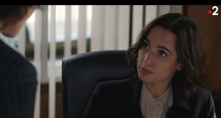 Un si grand soleil en avance : Yasmine pactise avec une braqueuse, Gary crie au complot (épisode du mardi 1er mars 2022 sur France 2) Un si grand soleil en avance : Yasmine pactise avec une braqueuse, Gary crie au complot (épisode du mardi 1er mars 2022 sur France 2)