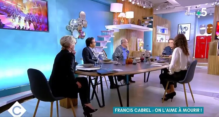 C à vous : choc pour Anne-Elisabeth Lemoine, les audiences s’envolent avec Francis Cabrel C à vous : choc pour Anne-Elisabeth Lemoine, les audiences s’envolent avec Francis Cabrel