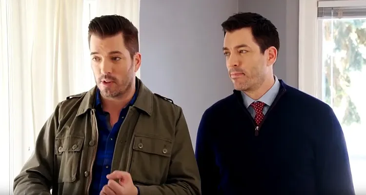Total Renovation (TFX) : Drew et Jonathan, les frères en affaires, nagent en plein succès, et arrivent en access prime time Total Renovation (TFX) : Drew et Jonathan, les frères en affaires, nagent en plein succès, et arrivent en access prime time