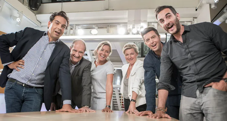 C à vous : Alessandra Sublet, Léa Salamé, Bérengère Krief, Jenifer, Baptiste Lecaplain et Eric Antoine autour de la table de Noël d’Anne-Sophie Lapix et Anne-Elisabeth Lemoine C à vous : Alessandra Sublet, Léa Salamé, Bérengère Krief, Jenifer, Baptiste Lecaplain et Eric Antoine autour de la table de Noël d’Anne-Sophie Lapix et Anne-Elisabeth Lemoine