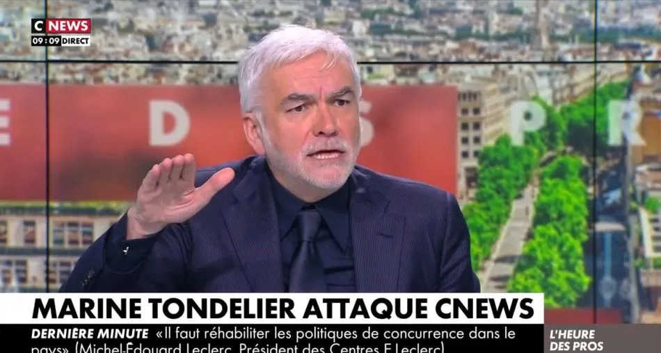 L’heure des Pros : Elisabeth Lévy quitte le plateau en direct, Pascal Praud dénonce un scandale sur CNews L’heure des Pros : Elisabeth Lévy quitte le plateau en direct, Pascal Praud dénonce un scandale sur CNews