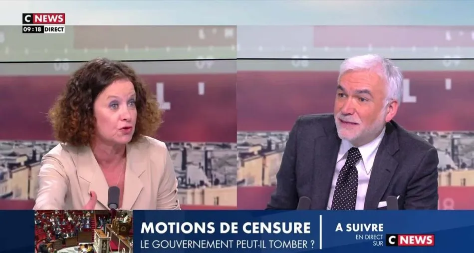 L’heure des Pros : Pascal Praud interrompt Elisabeth Lévy, elle se défend en direct sur CNews L’heure des Pros : Pascal Praud interrompt Elisabeth Lévy, elle se défend en direct sur CNews