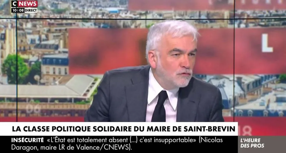 L’heure des Pros : Pascal Praud fracasse BFMTV, Élisabeth Lévy accuse le coup sur CNews