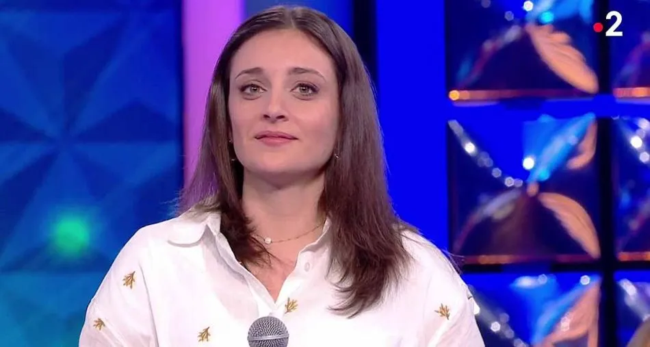 N’oubliez pas les paroles : la maestro Charlotte éliminée, « J’étais déstabilisée de ne marquer aucun point », sa réaction après sa défaite sur France 2 N’oubliez pas les paroles : la maestro Charlotte éliminée, « J’étais déstabilisée de ne marquer aucun point », sa réaction après sa défaite sur France 2
