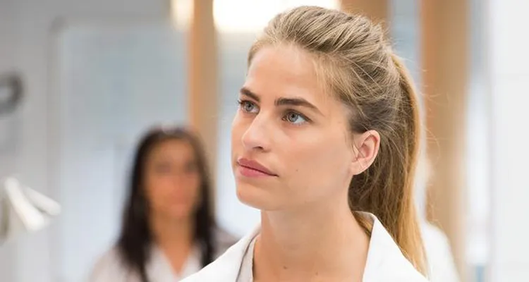 Demain nous appartient : Solène Hébert (Victoire), son départ confirmé sur TF1 Demain nous appartient : Solène Hébert (Victoire), son départ confirmé sur TF1