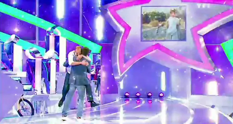 Les 12 coups de midi : Tony trouve l’étoile et se jette dans les bras de Jean-Luc Reichmann Les 12 coups de midi : Tony trouve l’étoile et se jette dans les bras de Jean-Luc Reichmann