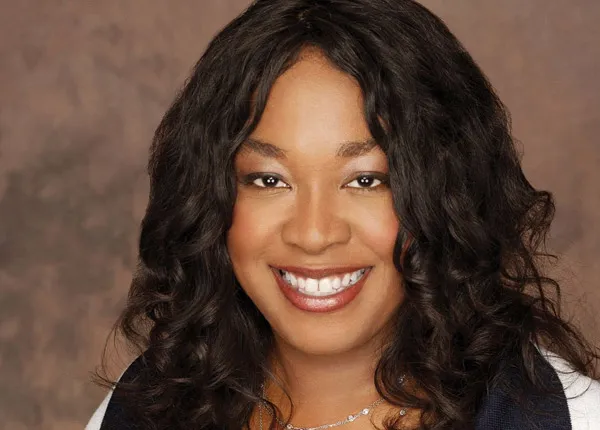 Shonda Rhimes « une femme noire en colère » : l’appellation qui fait débat Shonda Rhimes « une femme noire en colère » : l’appellation qui fait débat