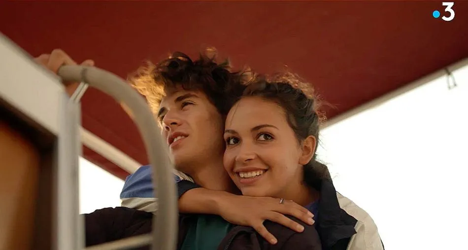 Un départ choc dans Un si grand soleil ! Tom et Maeva quittent la série, plus amoureux que jamais Un départ choc dans Un si grand soleil ! Tom et Maeva quittent la série, plus amoureux que jamais