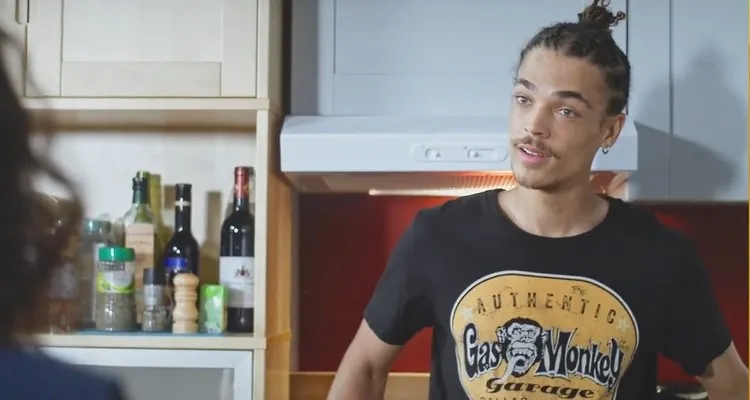 Plus belle la vie (spoiler) : Jérémie s’en va tuer Romain, un gros changement pour César et Baptiste Plus belle la vie (spoiler) : Jérémie s’en va tuer Romain, un gros changement pour César et Baptiste