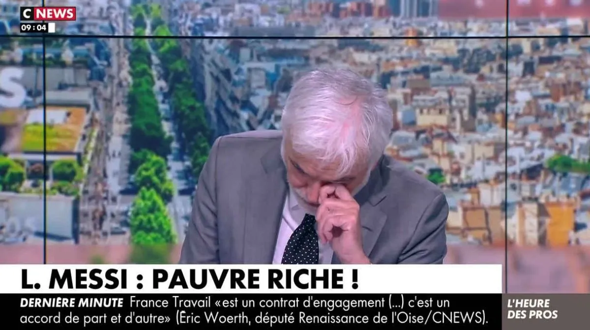 L’heure des Pros : “Put** !” Pascal Praud dérape en direct et fond en larmes sur CNews