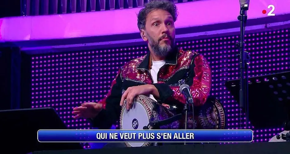 Un musicien surpris par le bug technique dans N’oubliez pas les paroles sur France 2