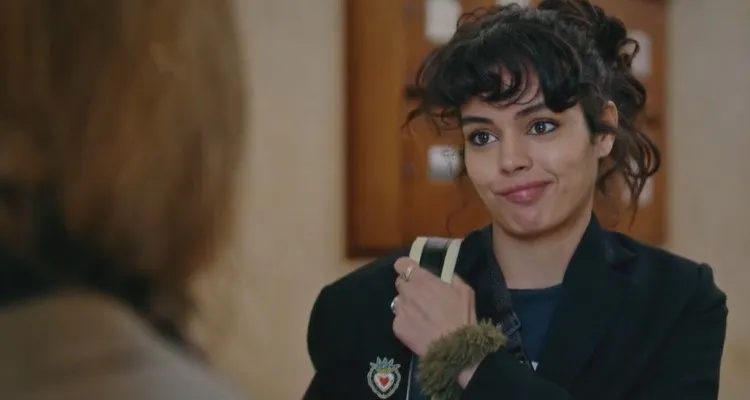 Plus belle la vie (spoiler) : Betty face à son destin tragique, Romain au cœur d’une bataille à trois Plus belle la vie (spoiler) : Betty face à son destin tragique, Romain au cœur d’une bataille à trois