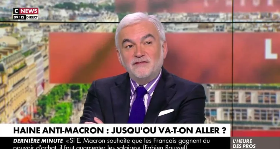 L’Heure des Pros : Pascal Praud se moque d’une journaliste, accusation choc contre Éric Naulleau sur CNews L’Heure des Pros : Pascal Praud se moque d’une journaliste, accusation choc contre Éric Naulleau sur CNews