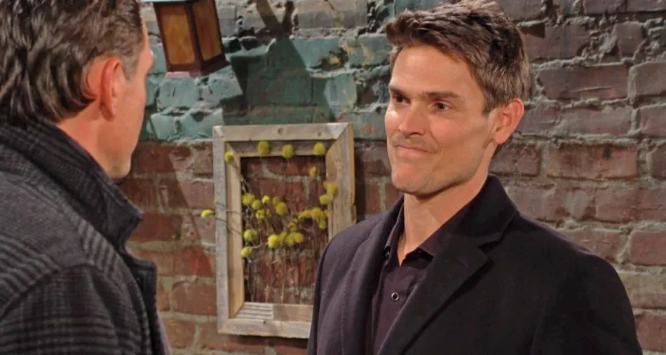 Adam (Mark Grossman) ne manque pas une occasion pour attaquer William (Jason Thompson) Adam (Mark Grossman) ne manque pas une occasion pour attaquer William (Jason Thompson)