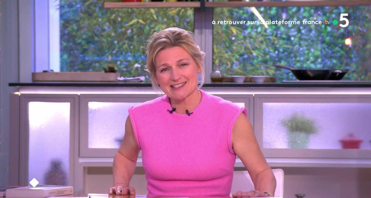 C à vous : Anne-Elisabeth Lemoine se lâche, ce geste inattendu de l’animatrice de France 5