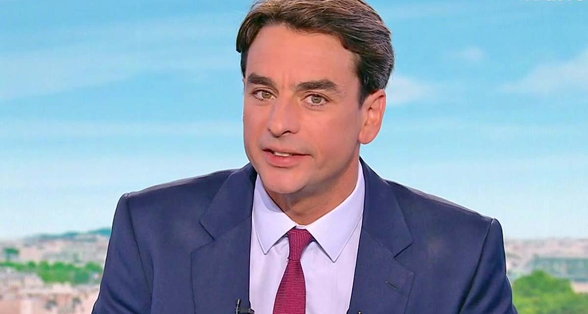 Julian Bugier suspendu dans le vide en plein direct sur France 2, les raisons dévoilées Julian Bugier suspendu dans le vide en plein direct sur France 2, les raisons dévoilées