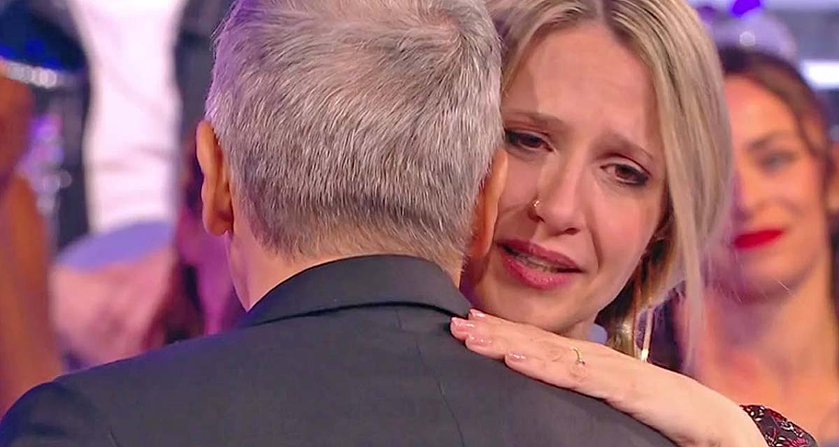 N’oubliez pas les paroles : la maestro Cindy partie, ce que lui a dit Nagui en coulisses après son élimination N’oubliez pas les paroles : la maestro Cindy partie, ce que lui a dit Nagui en coulisses après son élimination