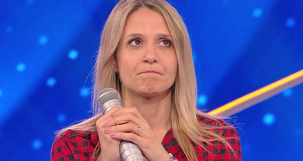 La maestro Cindy contrainte de s’absenter, ce que réserve son retour dans N’oubliez pas les paroles