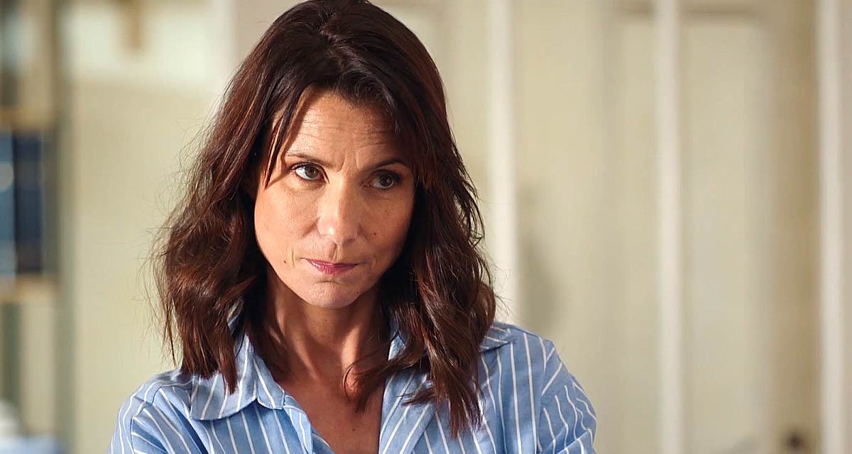 Demain nous appartient (spoiler) : Raphaëlle harcelée, le nom de son détracteur dévoilé Demain nous appartient (spoiler) : Raphaëlle harcelée, le nom de son détracteur dévoilé