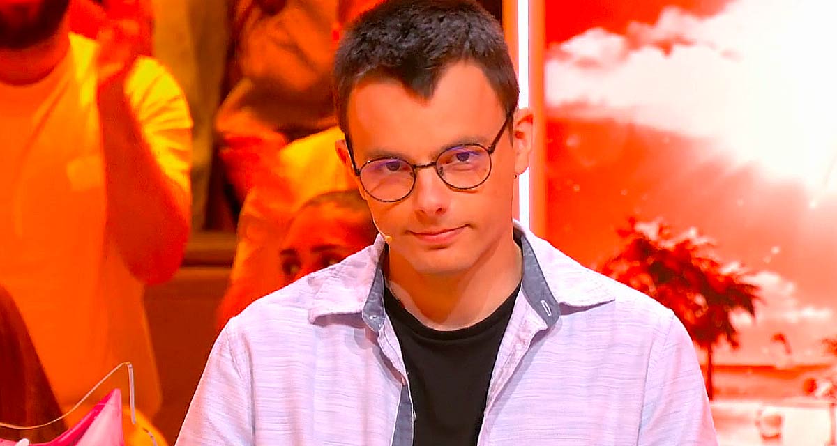 Émilien toujours en tournage ? Jean-Luc Reichmann tente de le prouver sur le plateau des 12 coups de midi Émilien toujours en tournage ? Jean-Luc Reichmann tente de le prouver sur le plateau des 12 coups de midi