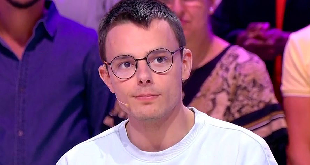 Les 12 coups de midi : Émilien toujours dans les coulisses de l’émission ? Il est venu en aide à une maître de midi Les 12 coups de midi : Émilien toujours dans les coulisses de l’émission ? Il est venu en aide à une maître de midi