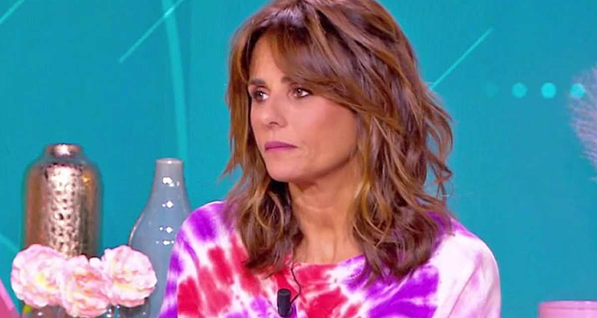 Son mari la quitte pour se mettre en couple avec sa fille… Faustine Bollaert très mal à l’aise Son mari la quitte pour se mettre en couple avec sa fille… Faustine Bollaert très mal à l’aise