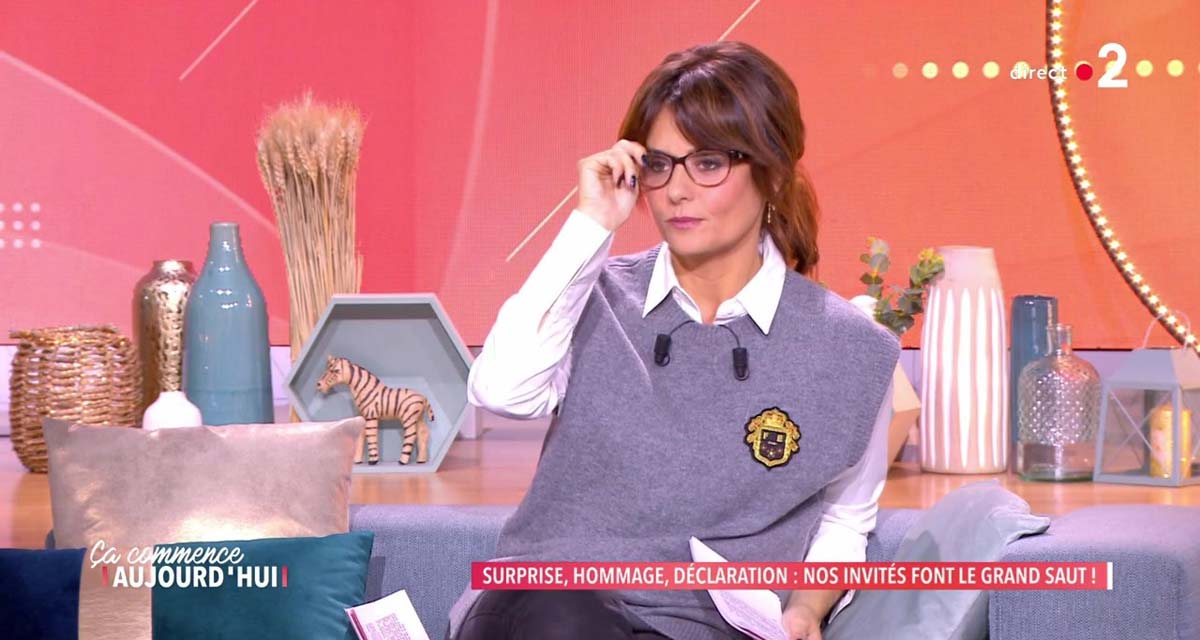 France 2 : Faustine Bollaert évite une chute en direct, “Là, c’est la boulette !”