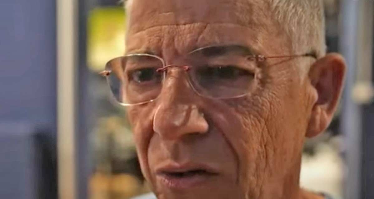 99 à battre : qui est Gilles Veissière, l’arbitre du jeu animé par Éric Antoine et Juju Fitcats ? Les confidences exclusives du producteur
