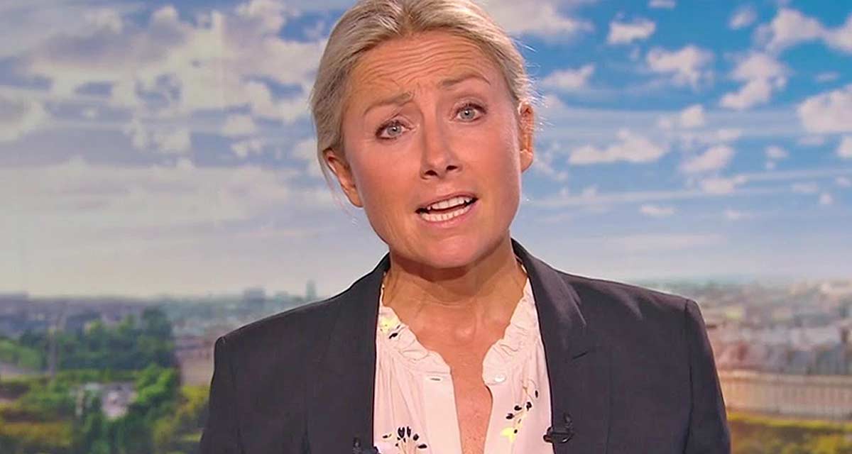 Anne-Sophie Lapix se lâche en plein direct en chantant « Voilà c’est fini » Anne-Sophie Lapix se lâche en plein direct en chantant « Voilà c’est fini »