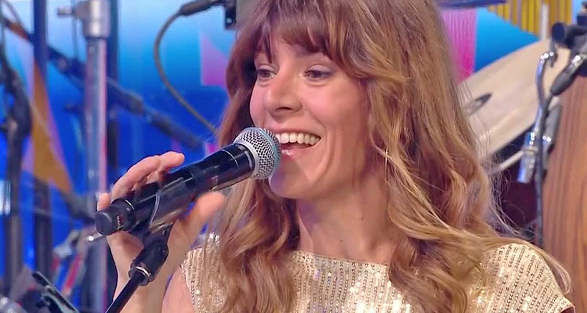 Magali Ripoll : son tacle cinglant à Nagui sur son salaire qui n’est pas passé inaperçu dans N’oubliez pas les paroles Magali Ripoll : son tacle cinglant à Nagui sur son salaire qui n’est pas passé inaperçu dans N’oubliez pas les paroles