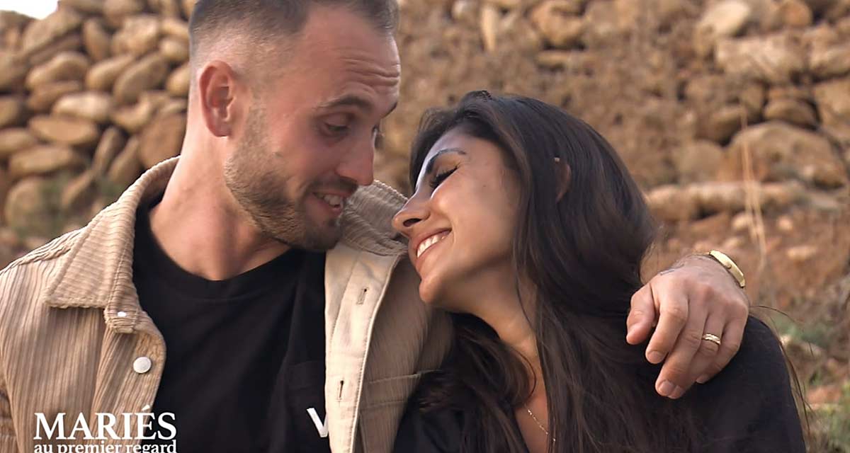 Mariés au premier regard 7 : Maximilien embrasse Estelle, le massage qui va tout changer sur M6 Mariés au premier regard 7 : Maximilien embrasse Estelle, le massage qui va tout changer sur M6