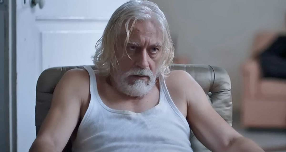 Nostalgia : la fin du film expliquée, que contient le tiroir ouvert par Oreste ? Nostalgia : la fin du film expliquée, que contient le tiroir ouvert par Oreste ?