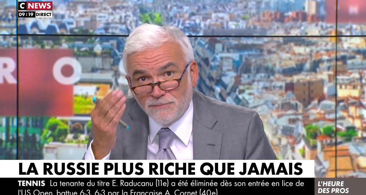 L’heure des pros : panne en direct sur CNews, Pascal Praud s’agace après l’arrivée d’un nouveau chroniqueur