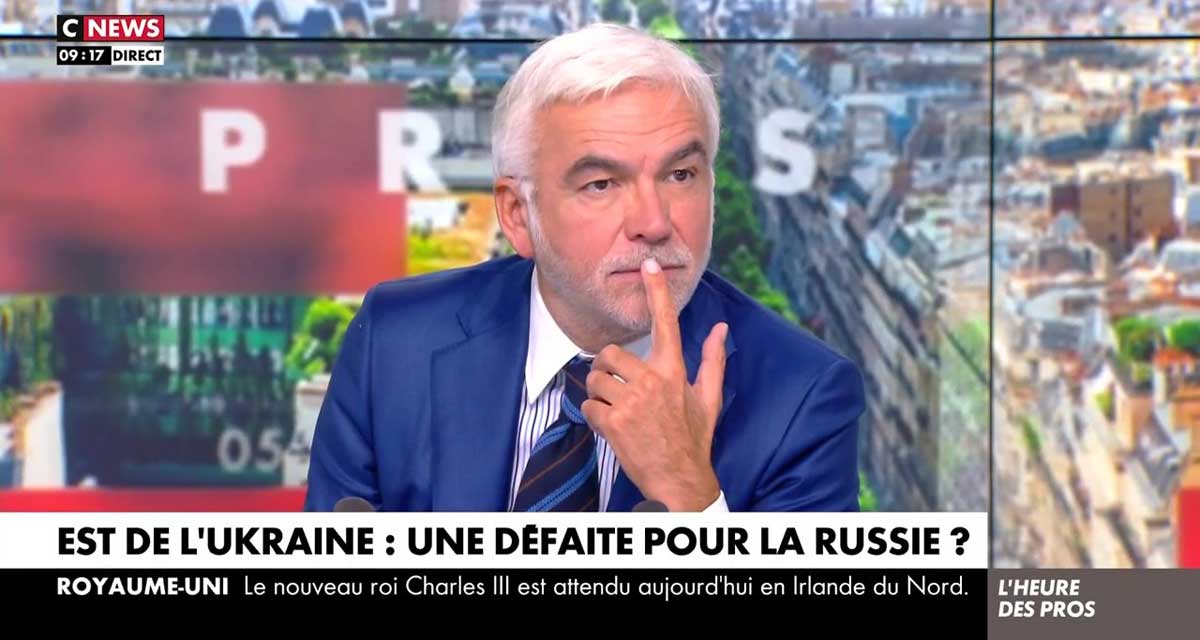 L’heure des Pros : Pascal Praud écarte un chroniqueur en direct, les accusations de Charlotte d’Ornellas sur CNews