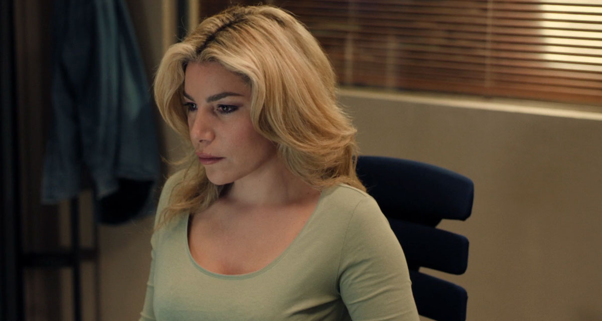 Plus belle la vie (spoiler) : scène d’horreur pour Ariane (Lola Marois) qui se réveille à côté d’un cadavre Plus belle la vie (spoiler) : scène d’horreur pour Ariane (Lola Marois) qui se réveille à côté d’un cadavre