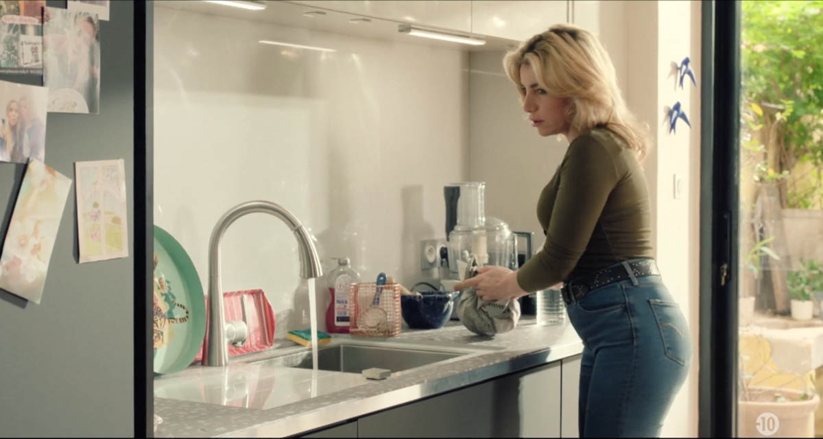 Plus belle la vie (spoiler) : Ariane maquille la scène de crime, un témoin prêt à la confondre Plus belle la vie (spoiler) : Ariane maquille la scène de crime, un témoin prêt à la confondre