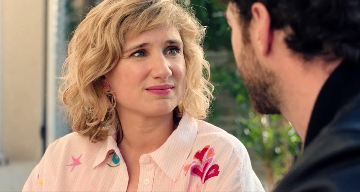 Plus belle la vie (spoiler) : Jennifer met en doute la fidélité de Samuel après une découverte Plus belle la vie (spoiler) : Jennifer met en doute la fidélité de Samuel après une découverte