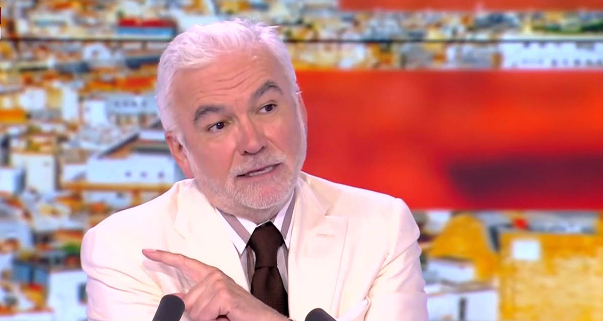 « Ça ne me fait pas rire ! » Pascal Praud recadre Elisabeth Lévy sur CNews, elle n’est pas d’accord avec lui « Ça ne me fait pas rire ! » Pascal Praud recadre Elisabeth Lévy sur CNews, elle n’est pas d’accord avec lui