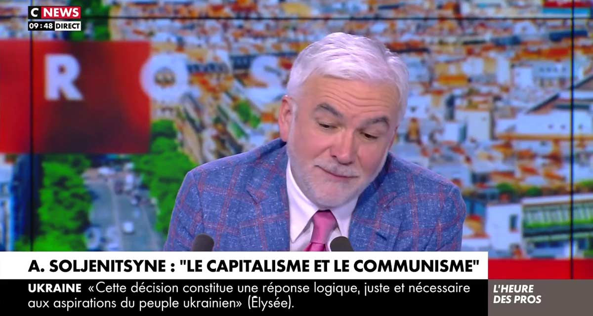 « C’est d’une rare obscénité ce tweet ! » Pascal Praud et Joseph Macé-Scaron s’insurgent, L’heure des pros leader sur CNews