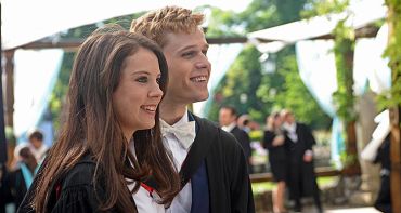 William & Kate : Romance royale (TF1) : qui sont Dan Amboyer et Alice ST. Clair, dans l'histoire vraie du Duc de Cambridge et Kate Middleton ?