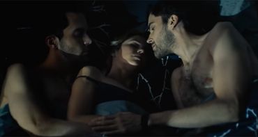 Vrais jumeaux, faux-semblants (TF1) : Anna Hutchison (Spartacus) coincée entre deux véritables frères jumeaux
