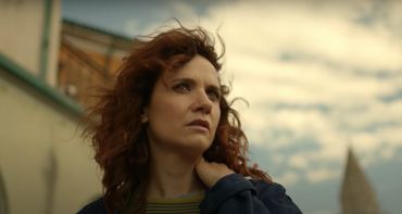 Le silence de l'eau (France 3) : Luisa Ferrari (Ambra Angiolini) face au meurtre de Laura, le village de Castel Marciano impliqué 