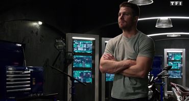 Arrow : Oliver fait appel à Constantine pour libérer l'âme de Sara, Ray se fait minaturiser