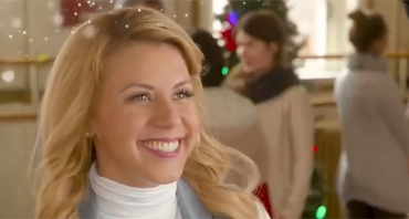 Un Noël sous les projecteurs (TF1) : Jodie Sweeting (La fête à la maison) veut conquérir Brendan Fehr (Roswell)