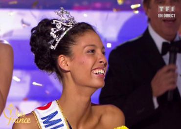 Chloë Mortaud, Miss Albigeois Midi-Pyrenées, est élue Miss France 2009